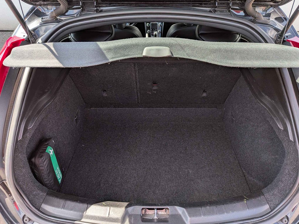 Volvo V40 2.0d R-design