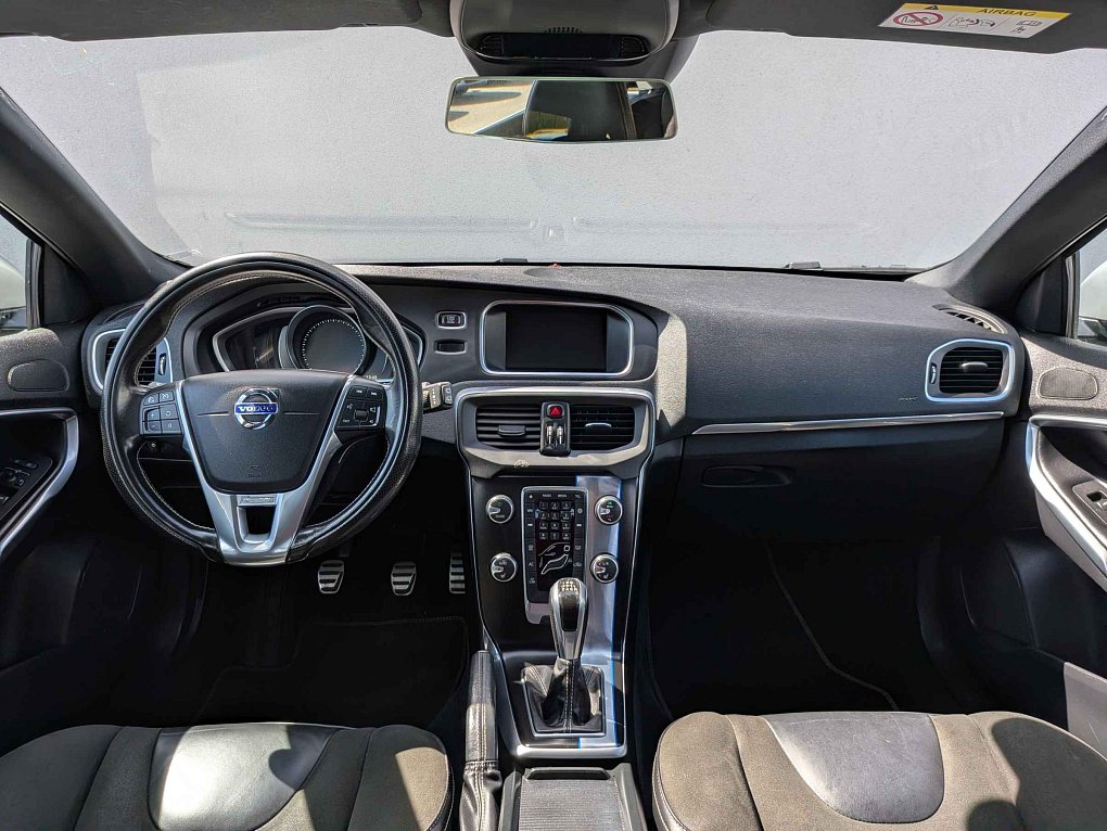 Volvo V40 2.0d R-design