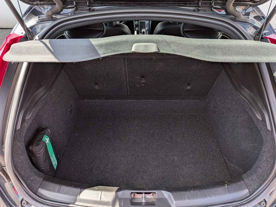 Volvo V40 2.0d R-design