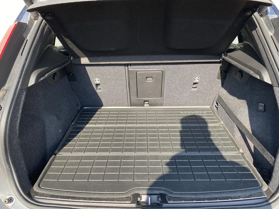 Volvo XC40 2.0T5 R-design AWD