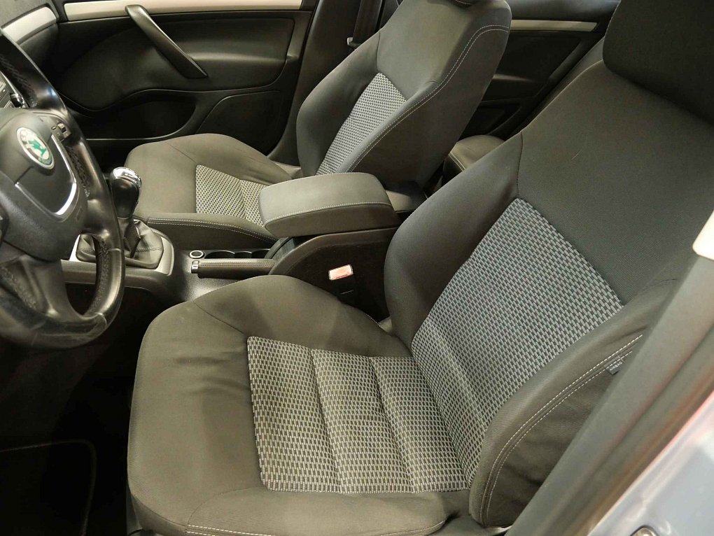 Škoda Octavia II 1.6 TDi Elegance