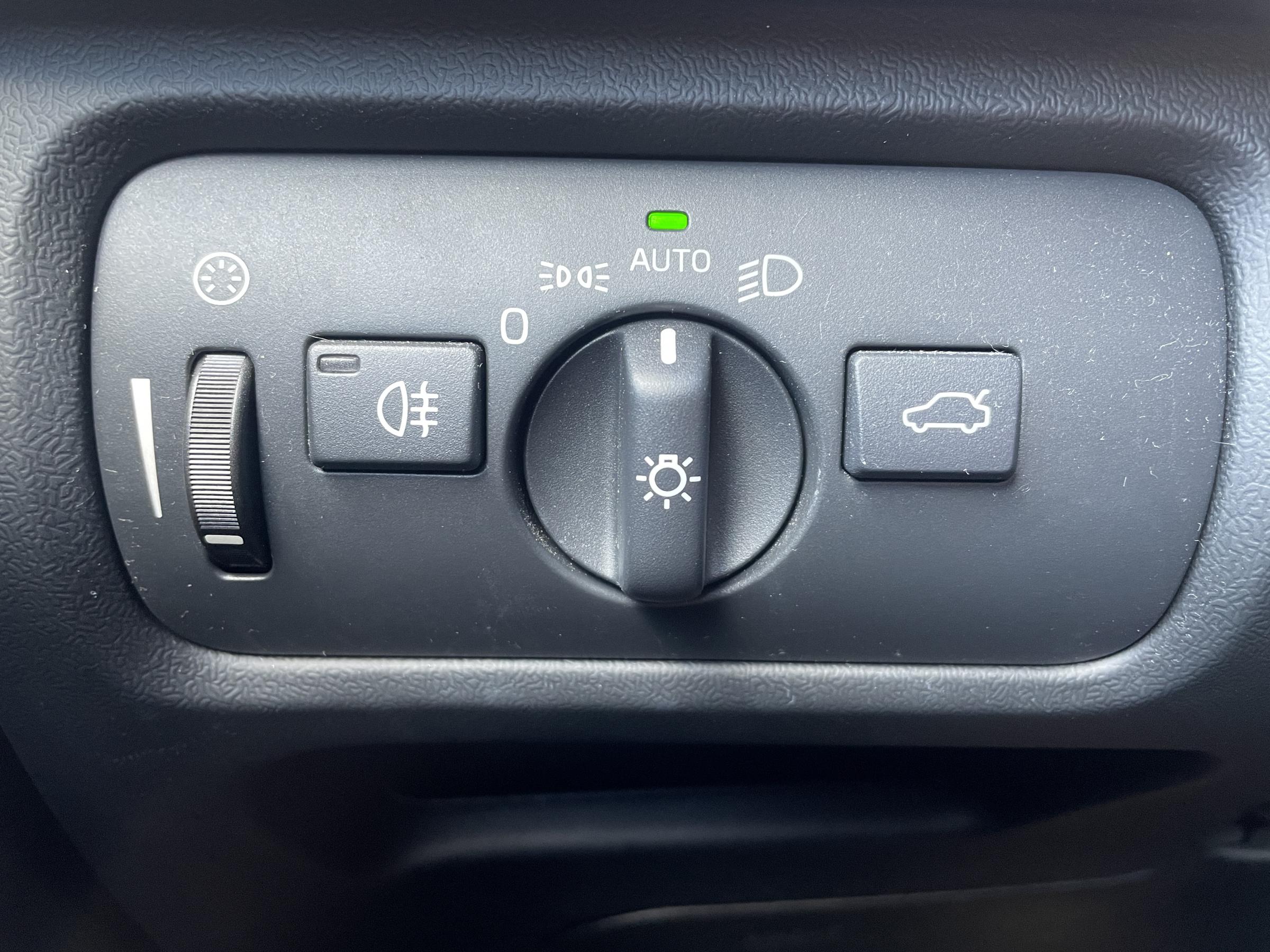 Volvo V40, 2017 - pohled č. 14