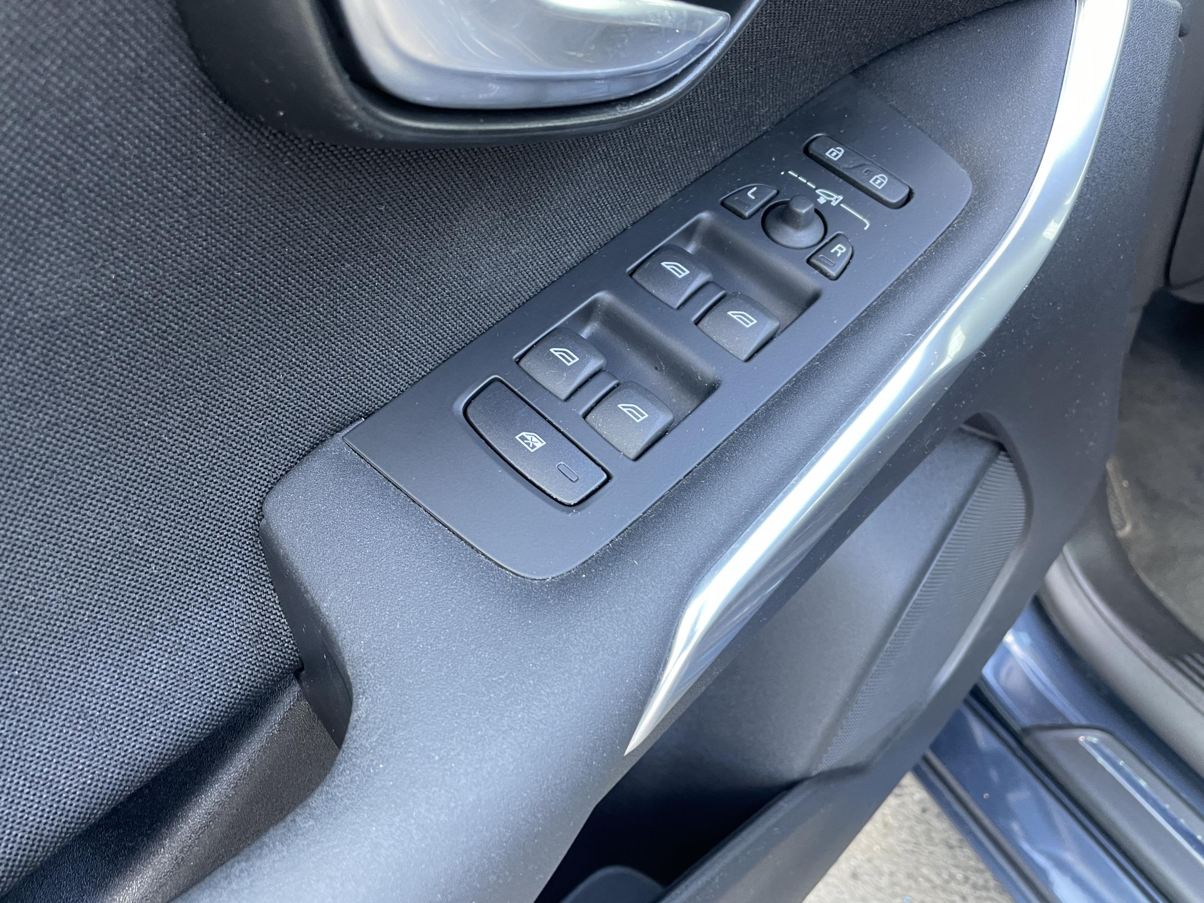 Volvo V40, 2017 - pohled č. 18