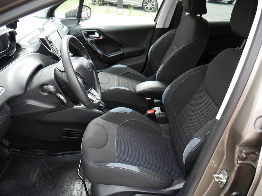 Peugeot 208 1.6i 