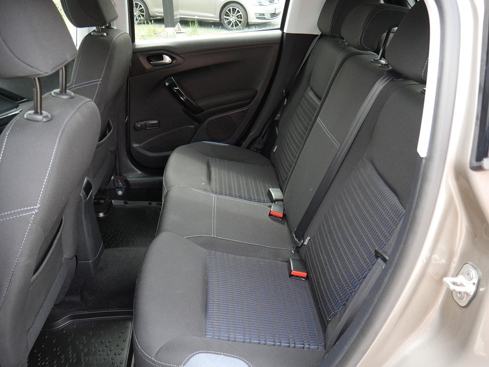 Peugeot 208 1.6i 