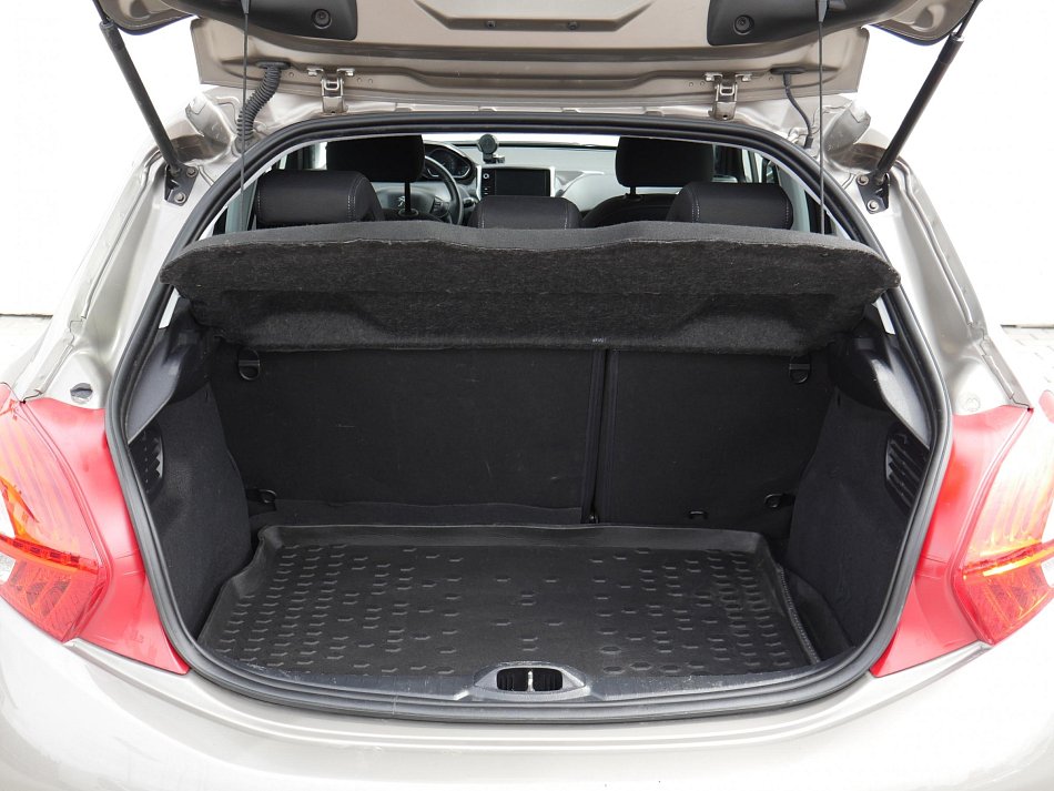 Peugeot 208 1.6i 