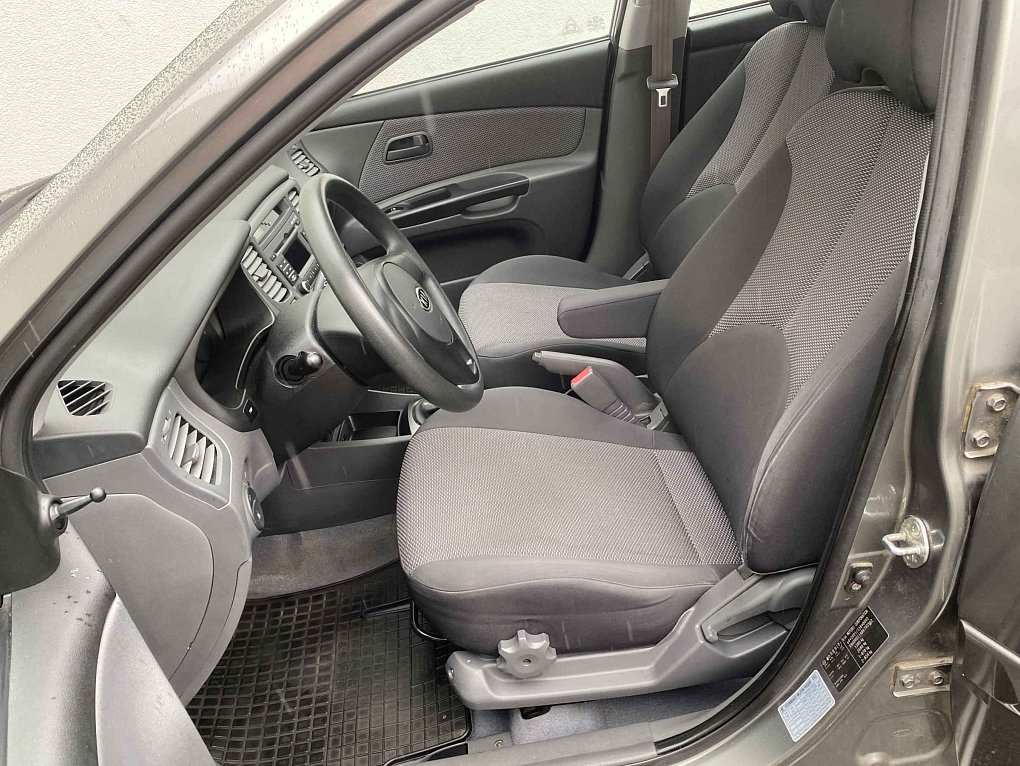 Kia Rio 1.4i 