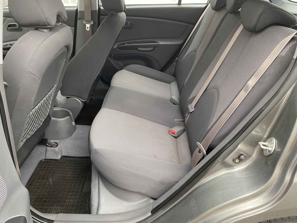 Kia Rio 1.4i 