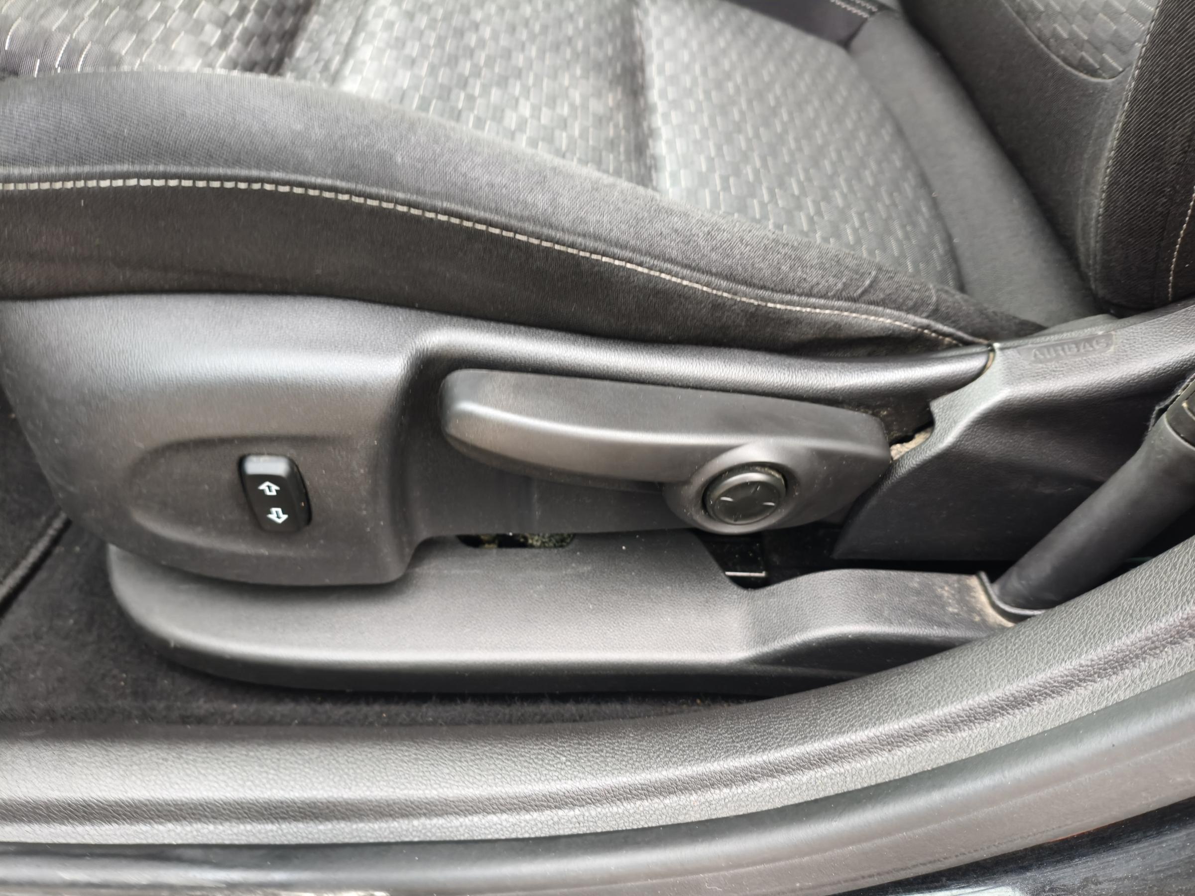 Opel Astra, 2017 - pohled č. 14