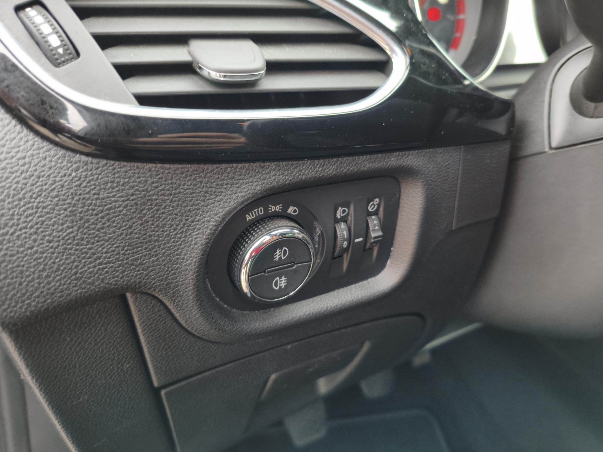 Opel Astra, 2017 - pohled č. 15