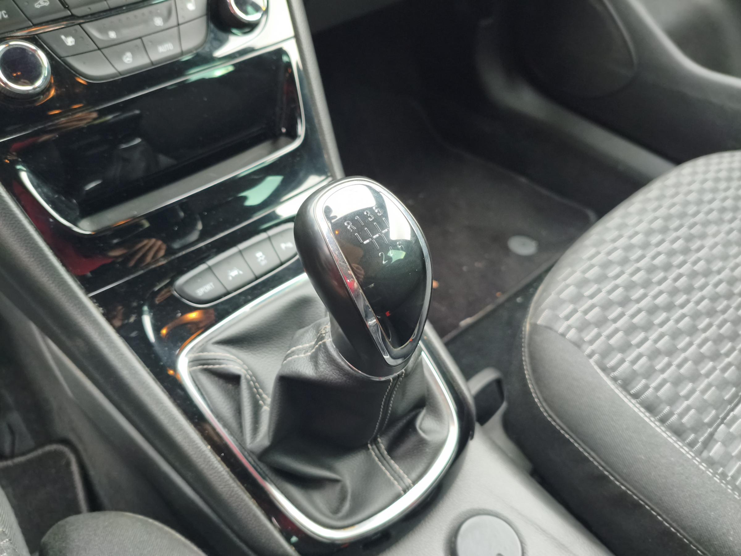 Opel Astra, 2017 - pohled č. 16