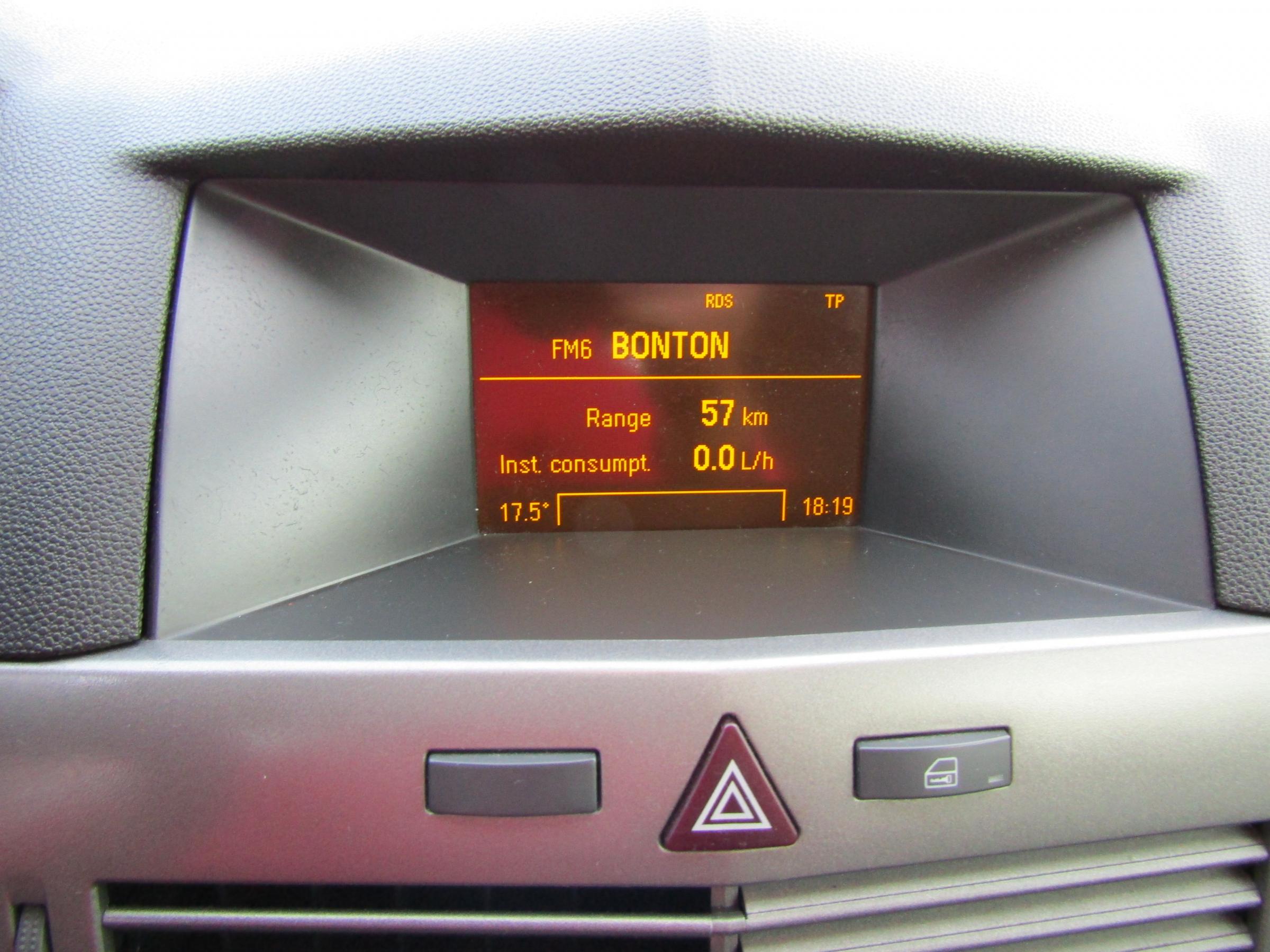 Opel Astra, 2005 - pohled č. 12