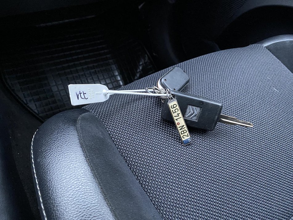 Citroën C-Crosser 2.2 D  4x4, 7míst