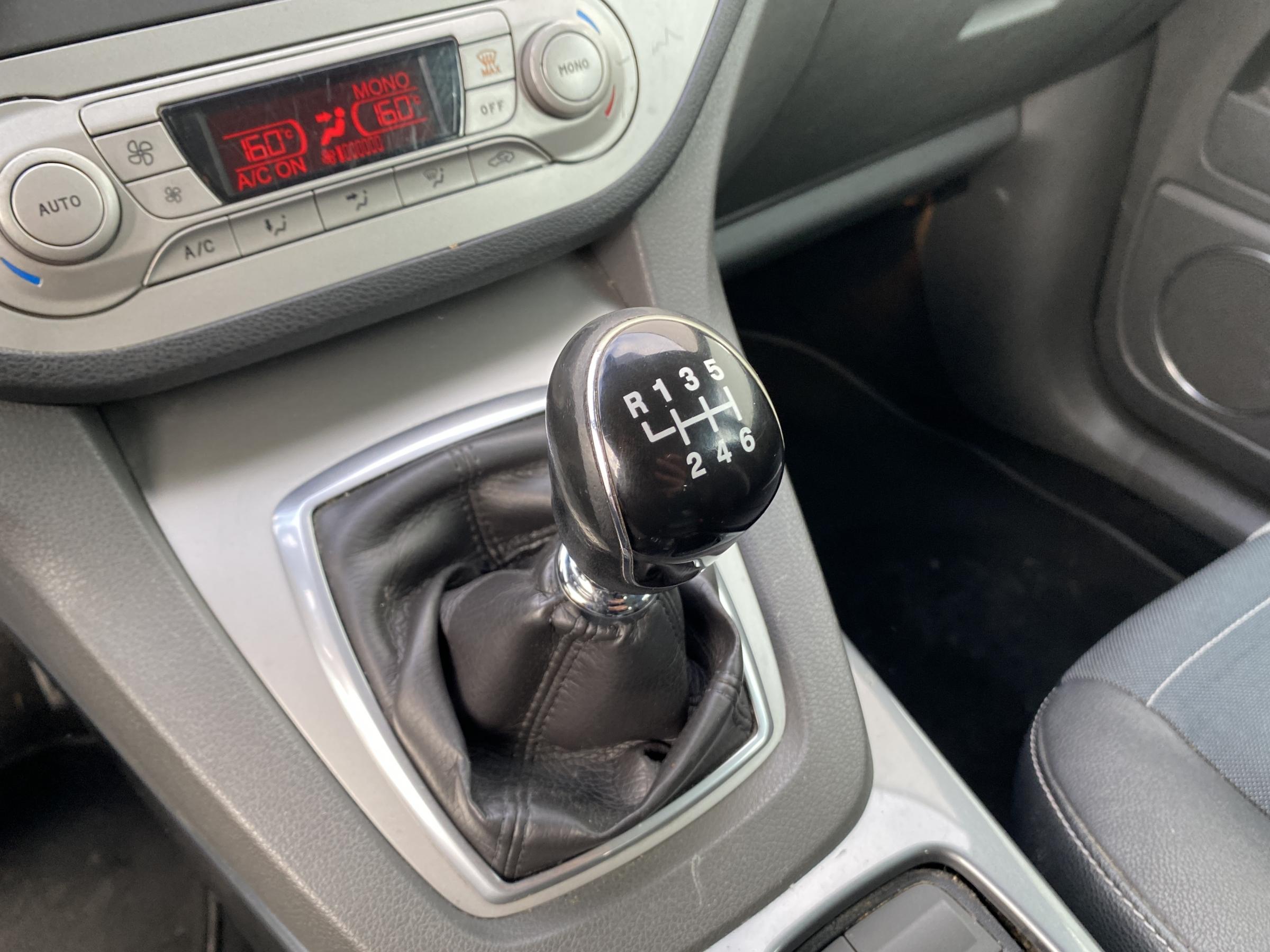 Ford Kuga, 2010 - pohled č. 15