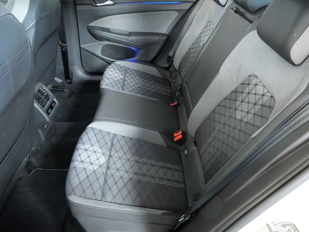 Volkswagen Golf 1.5TSI R-Line