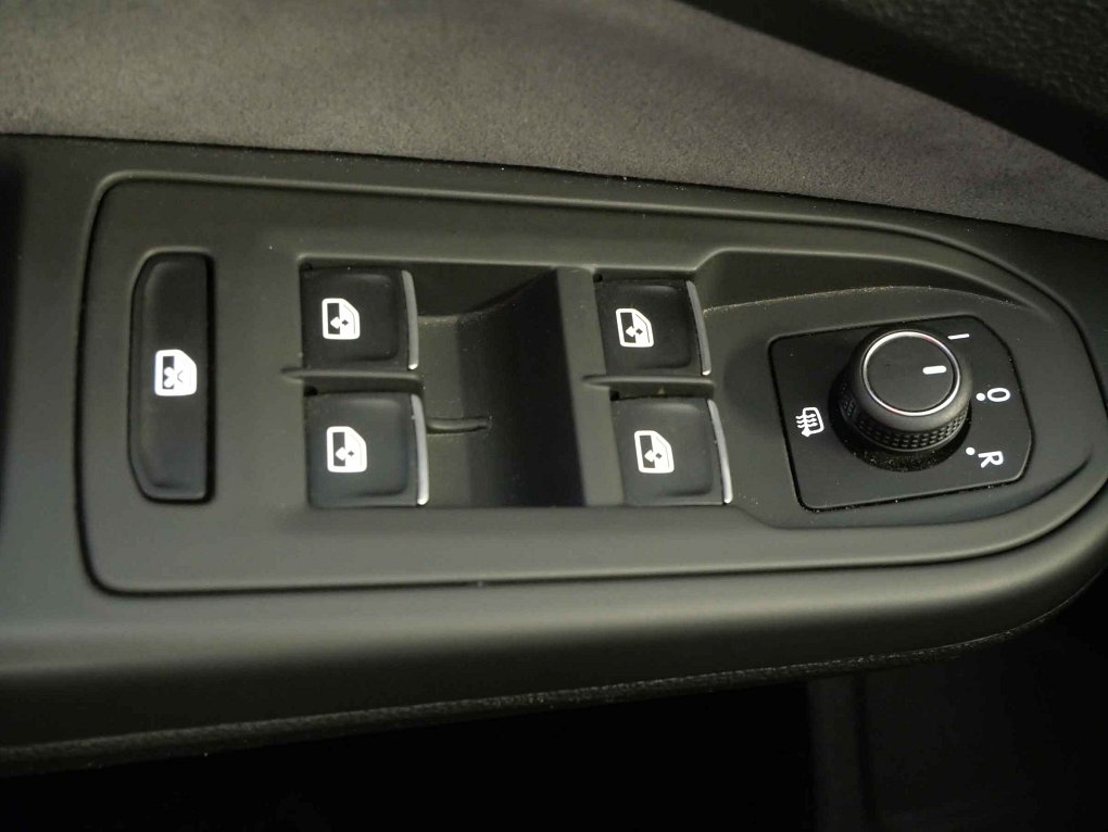 Volkswagen Golf 1.5TSI R-Line