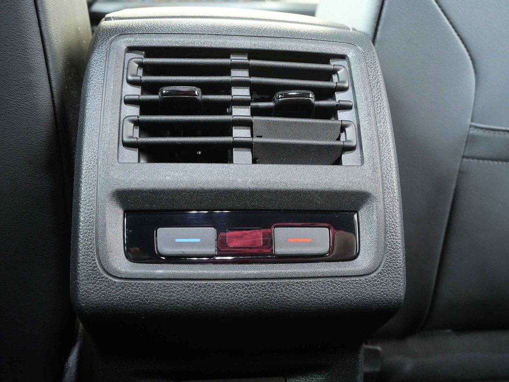 Volkswagen Golf 1.5TSI R-Line