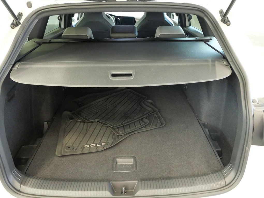Volkswagen Golf 1.5TSI R-Line