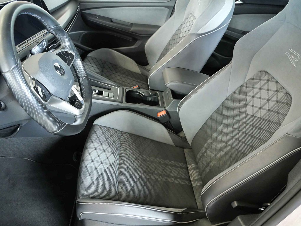 Volkswagen Golf 1.5TSI R-Line