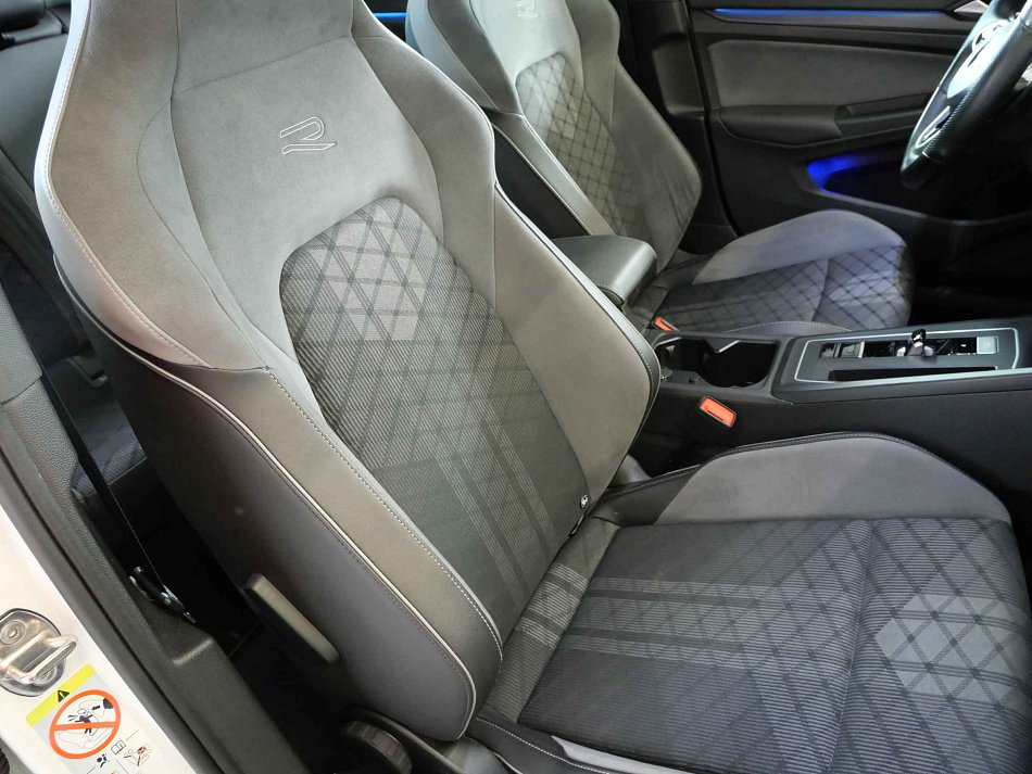 Volkswagen Golf 1.5TSI R-Line