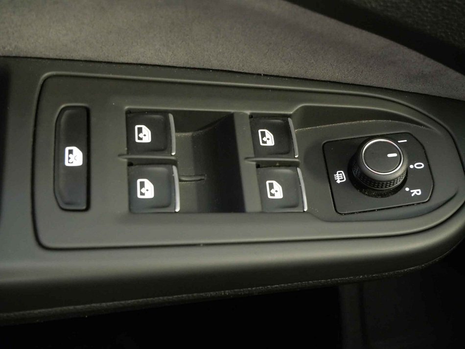 Volkswagen Golf 1.5TSI R-Line