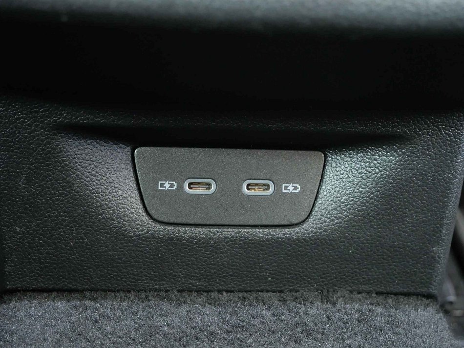 Volkswagen Golf 1.5TSI R-Line