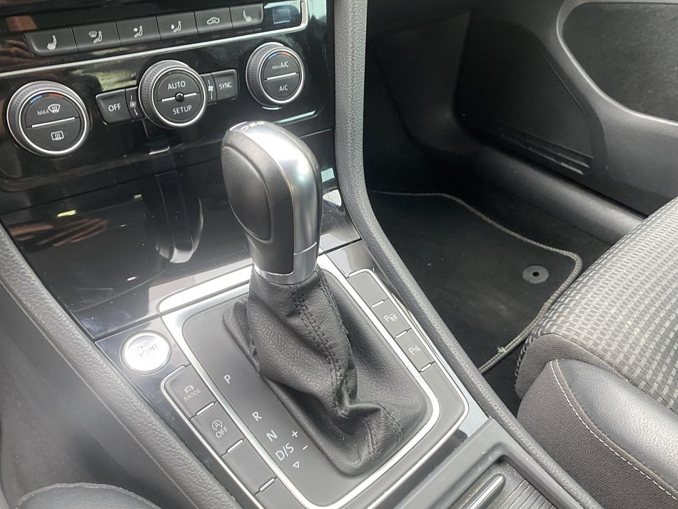 Volkswagen Golf 2.0 TDi Highline
