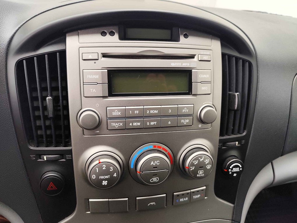 Hyundai H 1 2.5CRDI  8míst