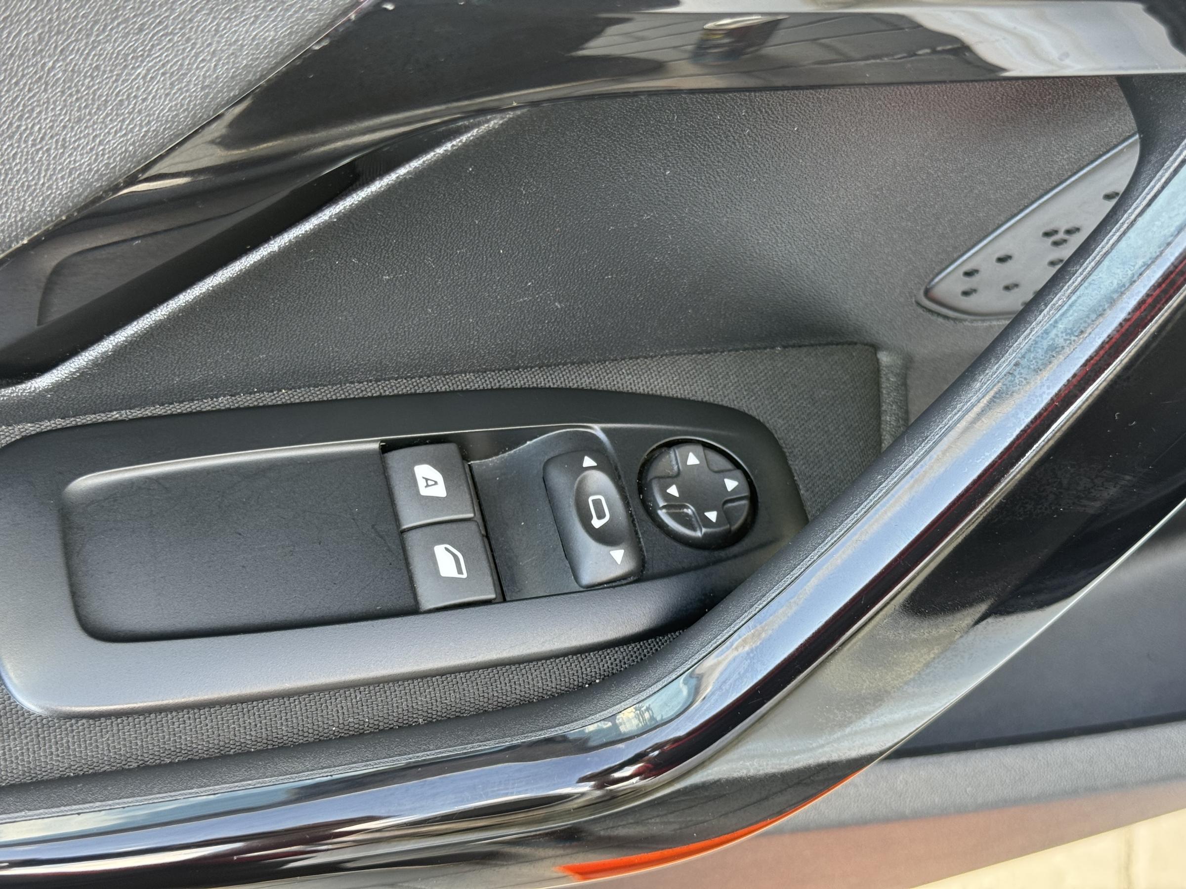 Peugeot 208, 2016 - pohled č. 11