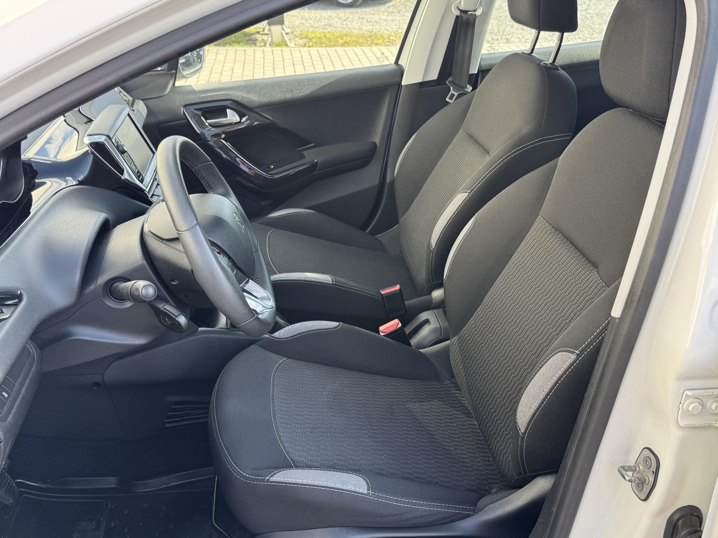 Peugeot 208, 2016 - pohled č. 9