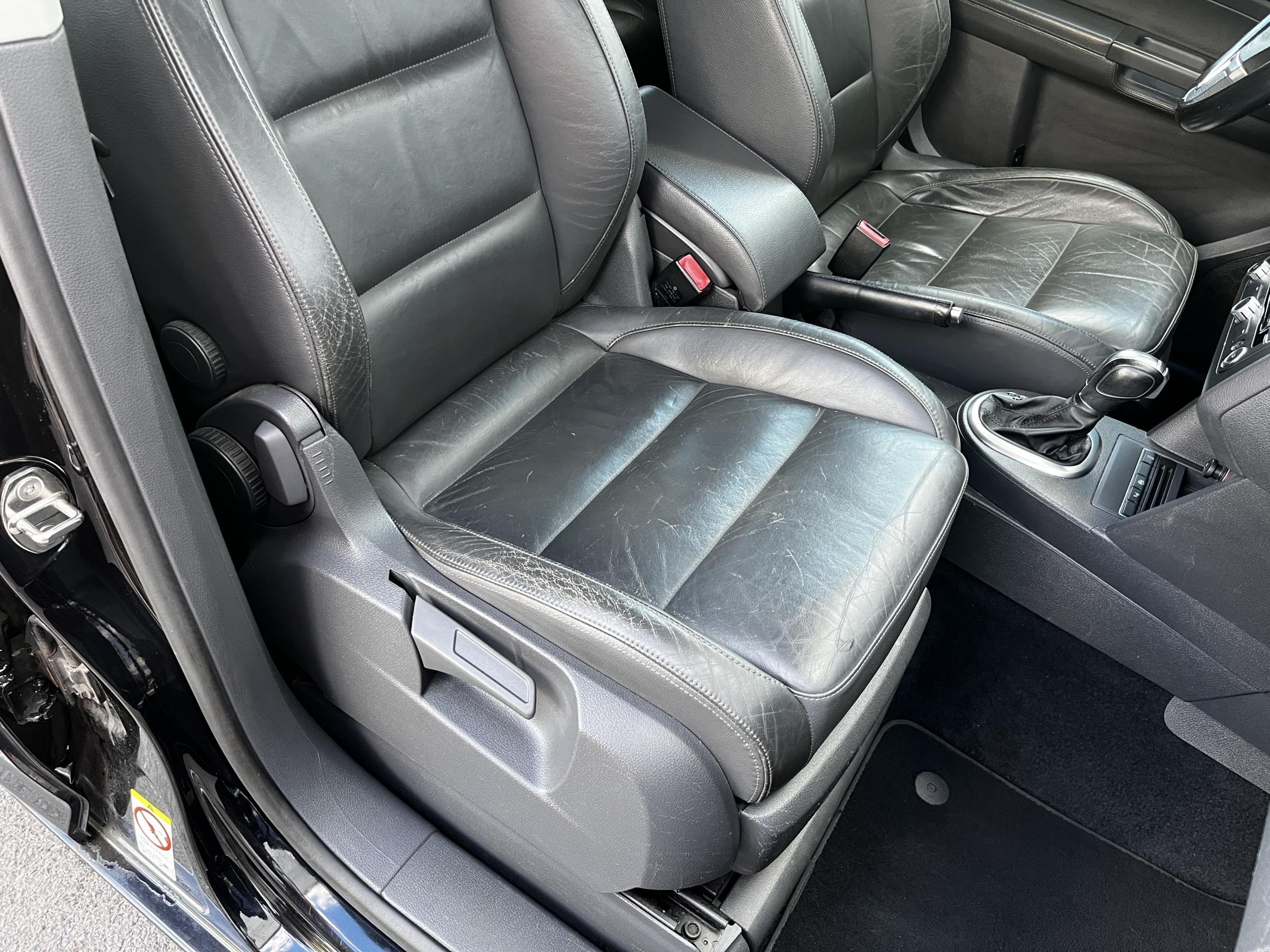 Volkswagen Touran, 2010 - pohled č. 12