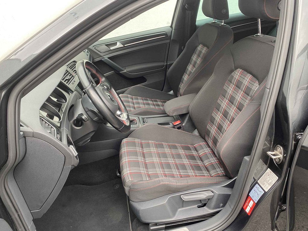 Volkswagen Golf 2.0 TFSi GTi