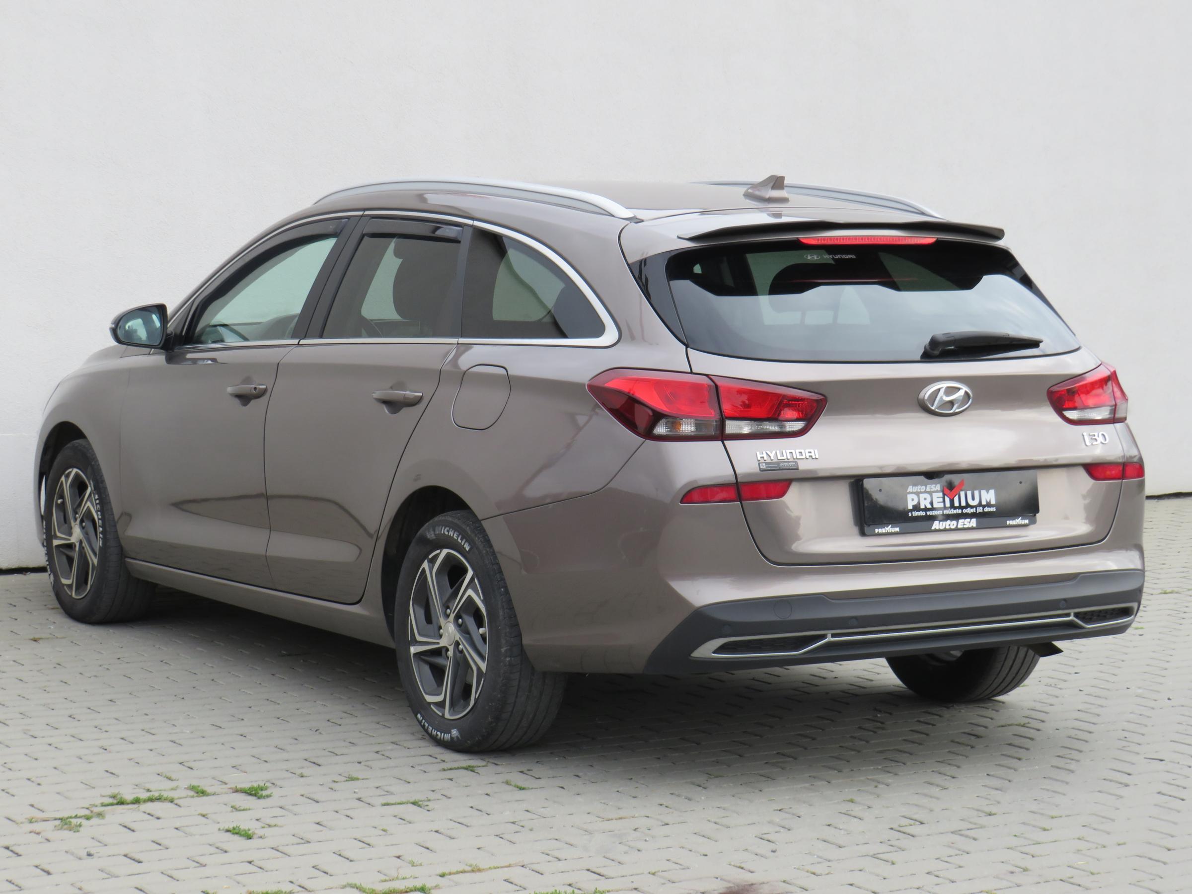 Hyundai i30, 2022 - pohled č. 6