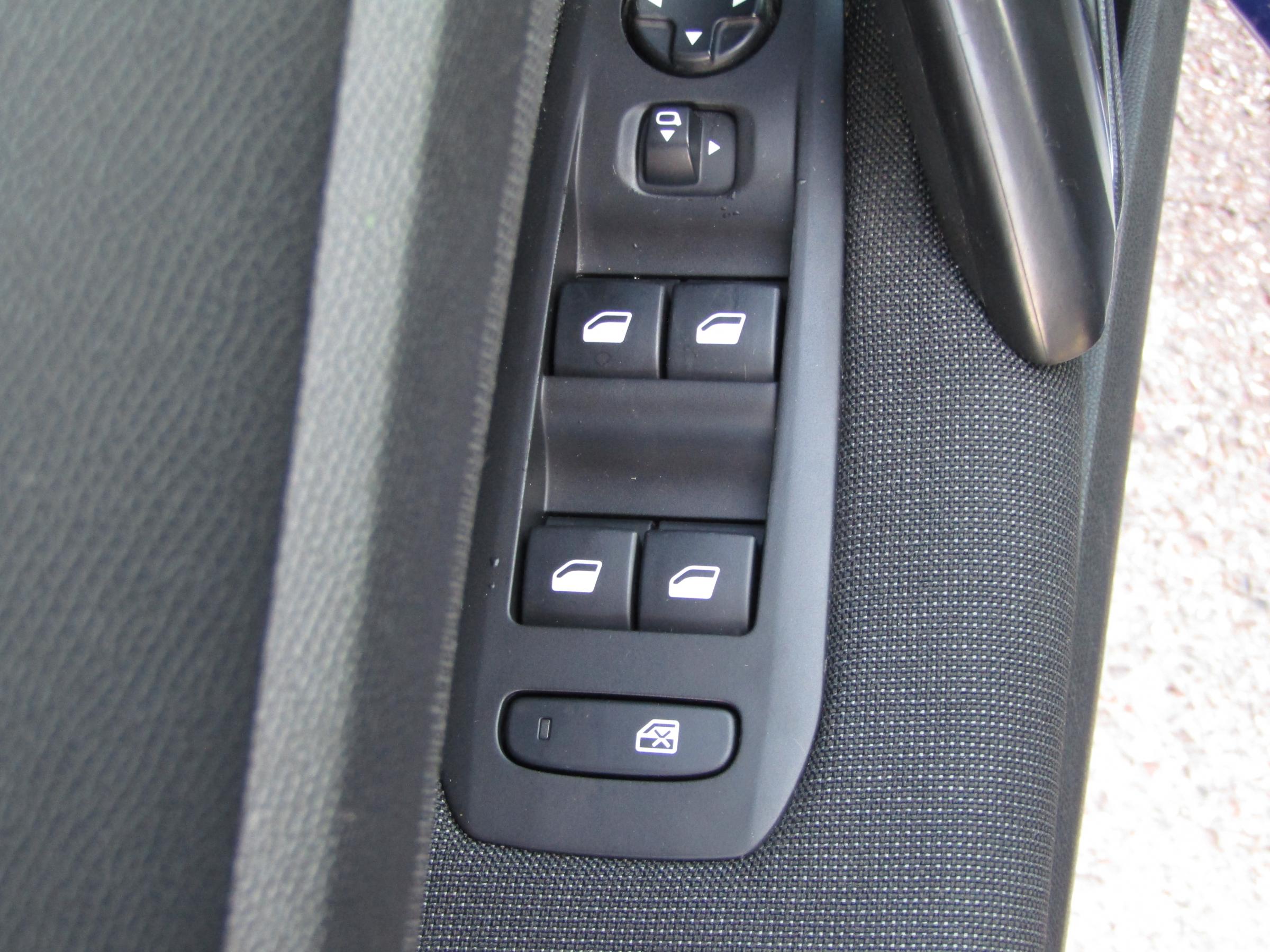 Peugeot 308, 2017 - pohled č. 12