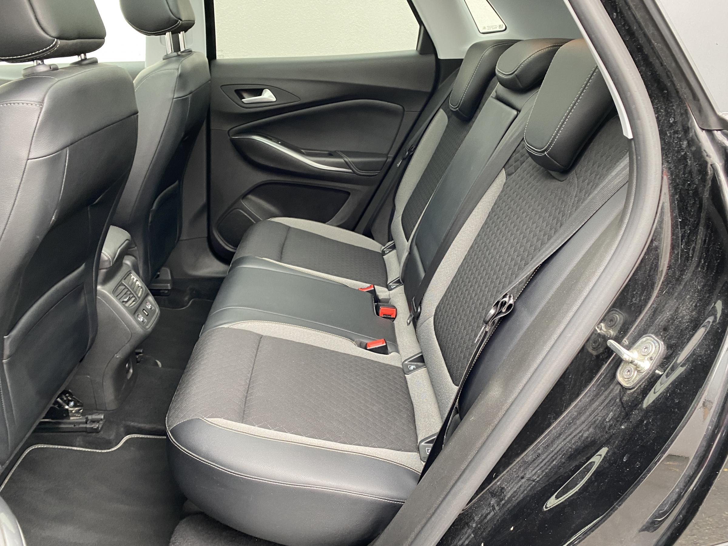 Vauxhall Crossland X, 2018 - pohled č. 10