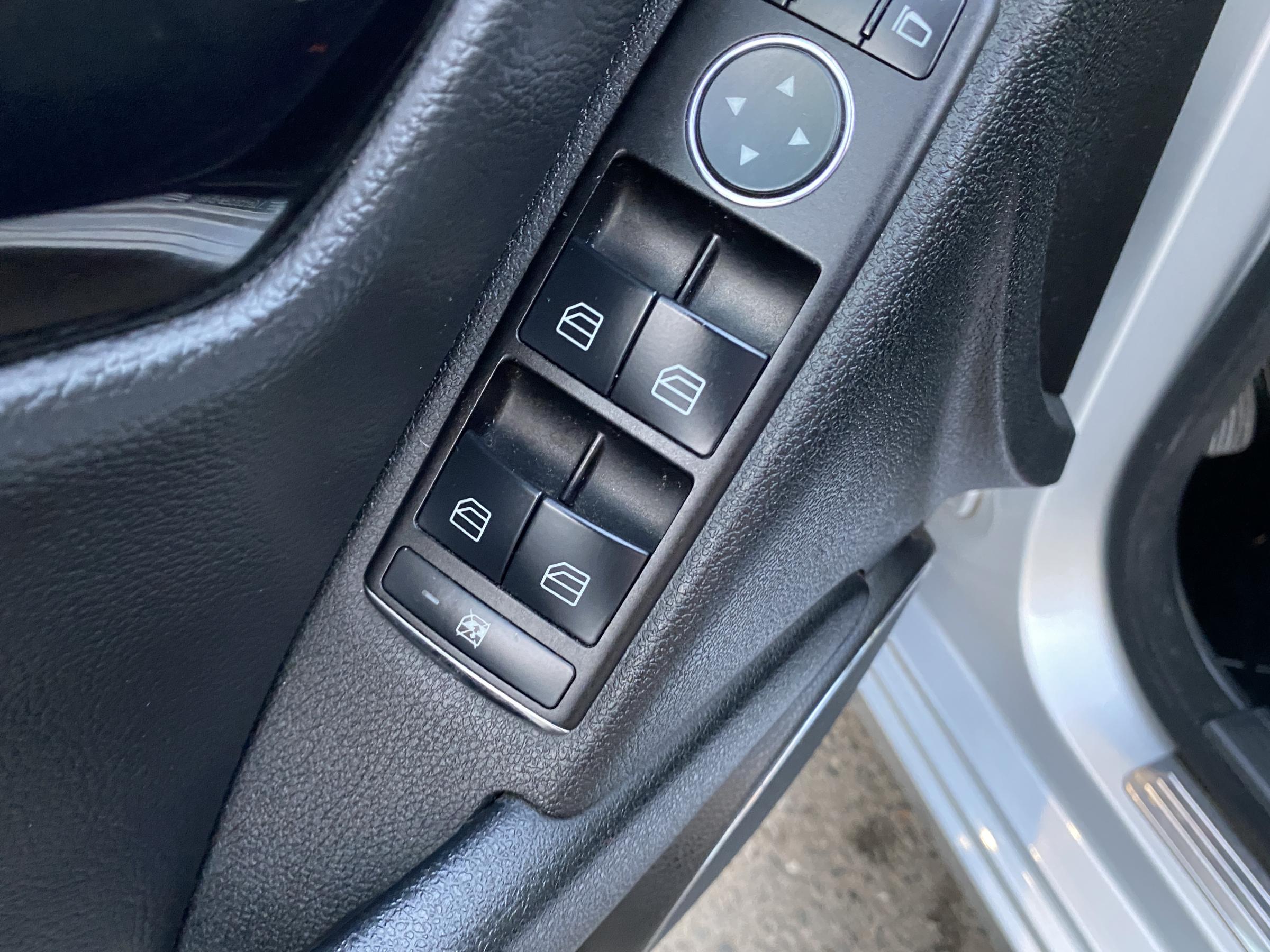 Mercedes-Benz Třída C, 2010 - pohled č. 14