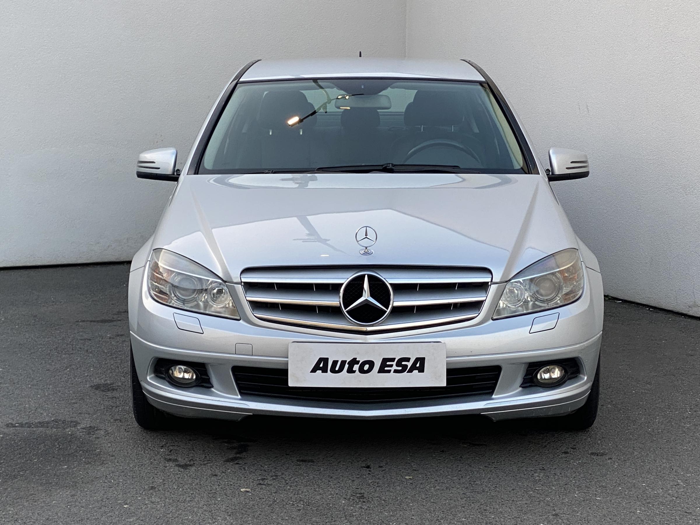 Mercedes-Benz Třída C, 2010 - pohled č. 2