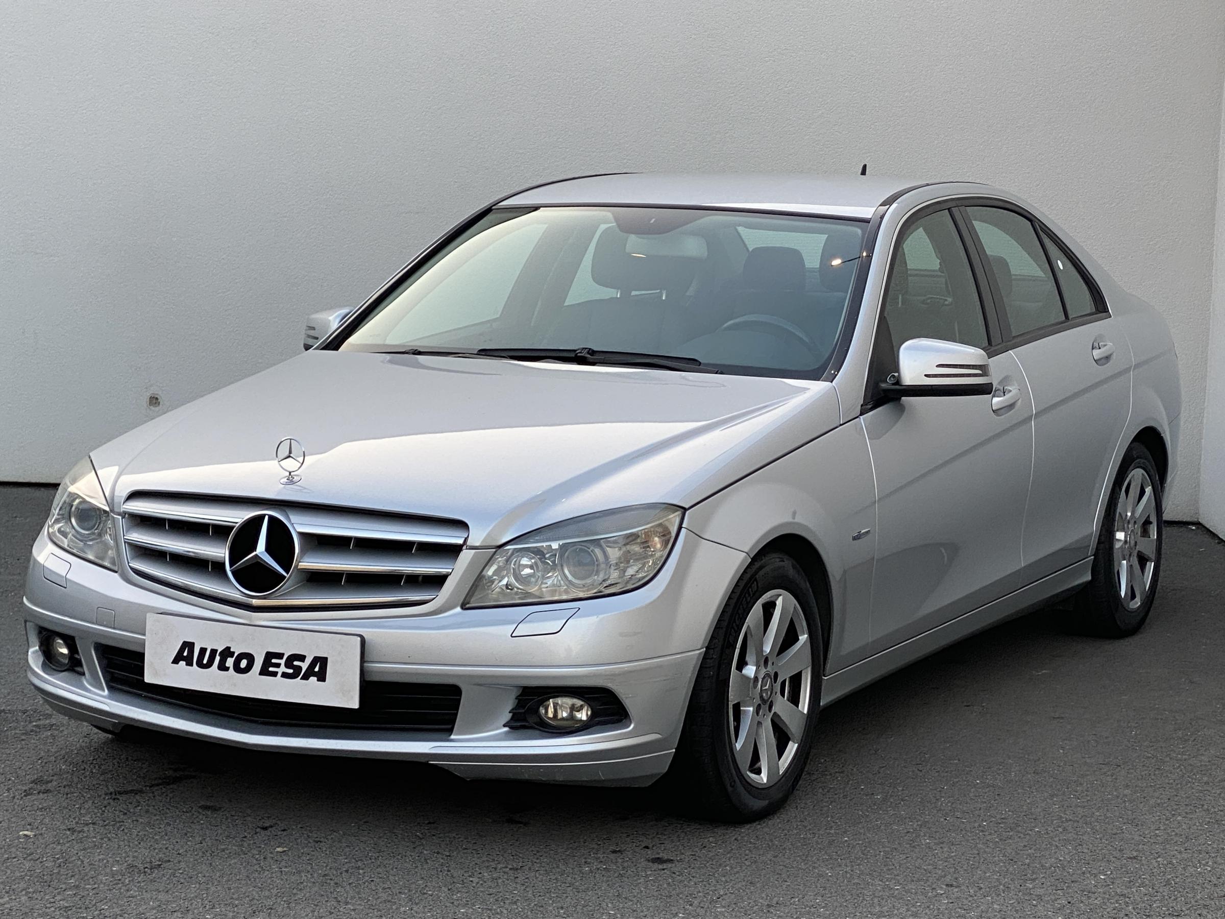 Mercedes-Benz Třída C, 2010 - pohled č. 3