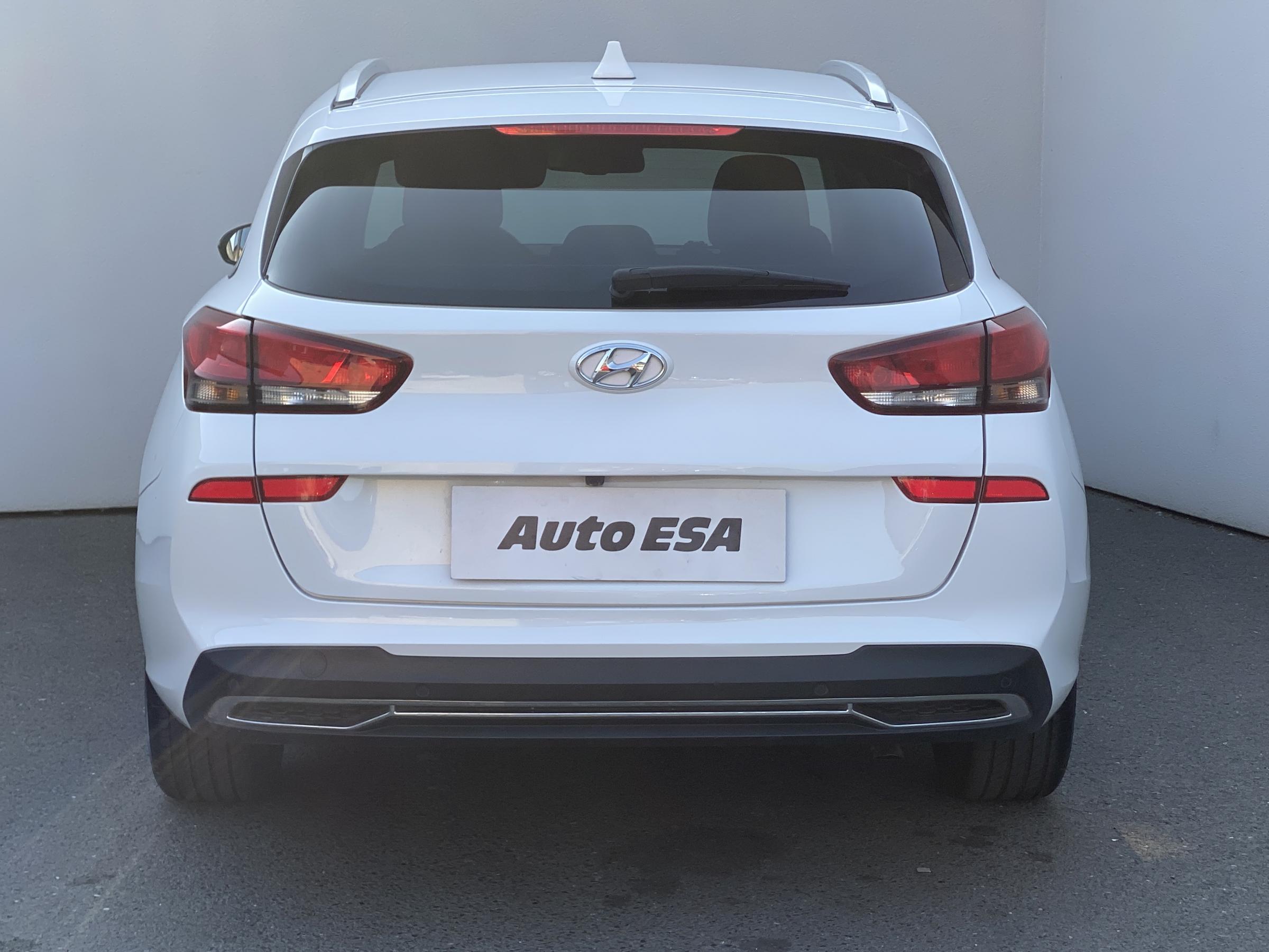 Hyundai i30, 2022 - pohled č. 5