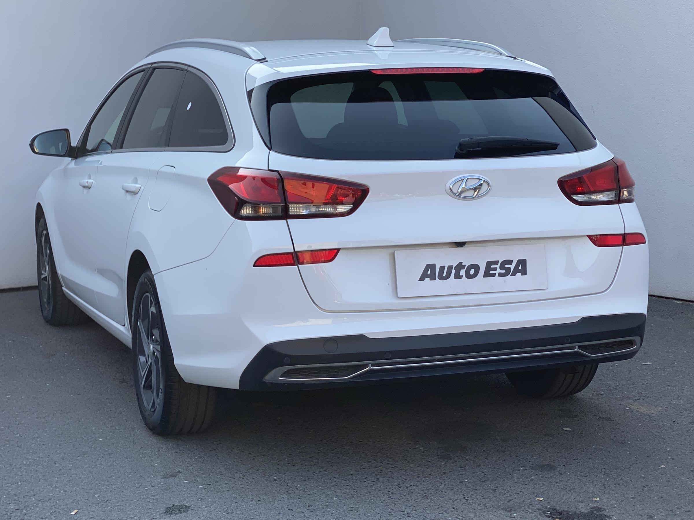 Hyundai i30, 2022 - pohled č. 6