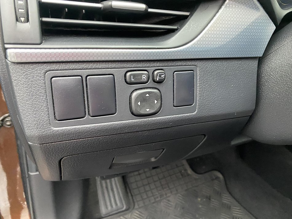 Toyota Avensis 1.8 VVT-i Active