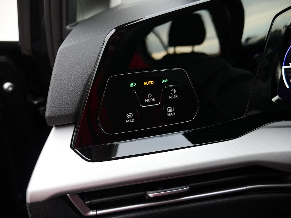 Volkswagen Golf 1.0e-TSI Life