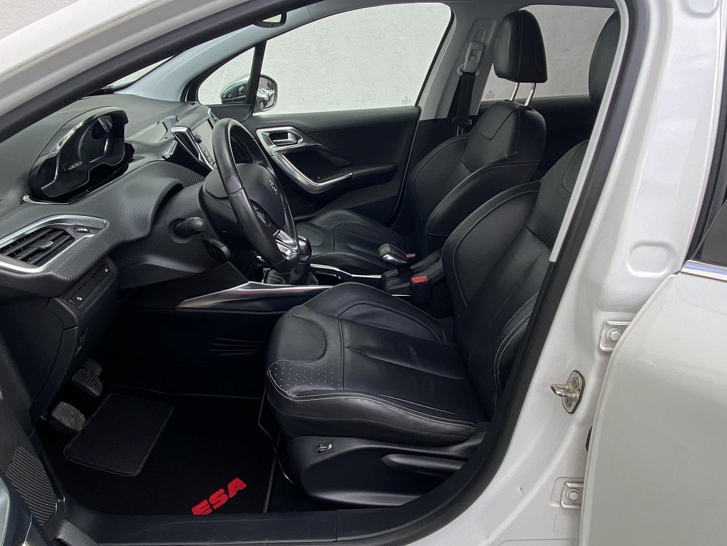 Peugeot 2008 1.6i Allure