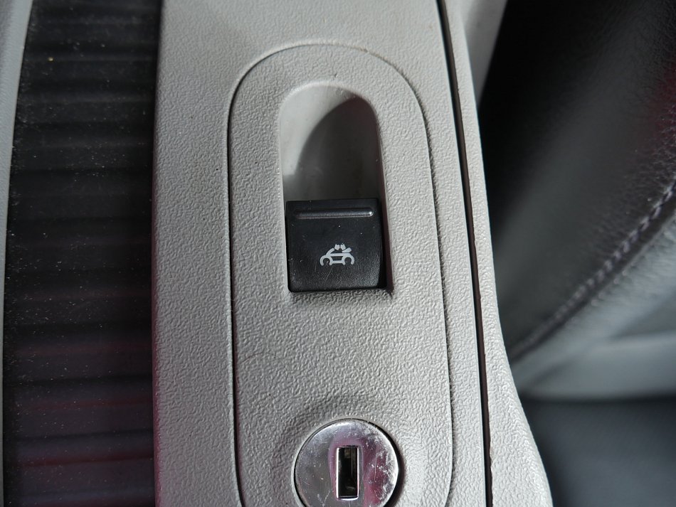 Volkswagen New Beetle 1.6 i 