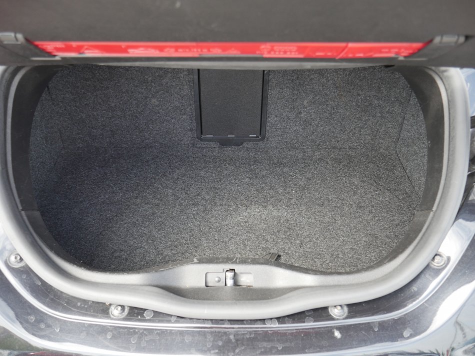 Volkswagen New Beetle 1.6 i 