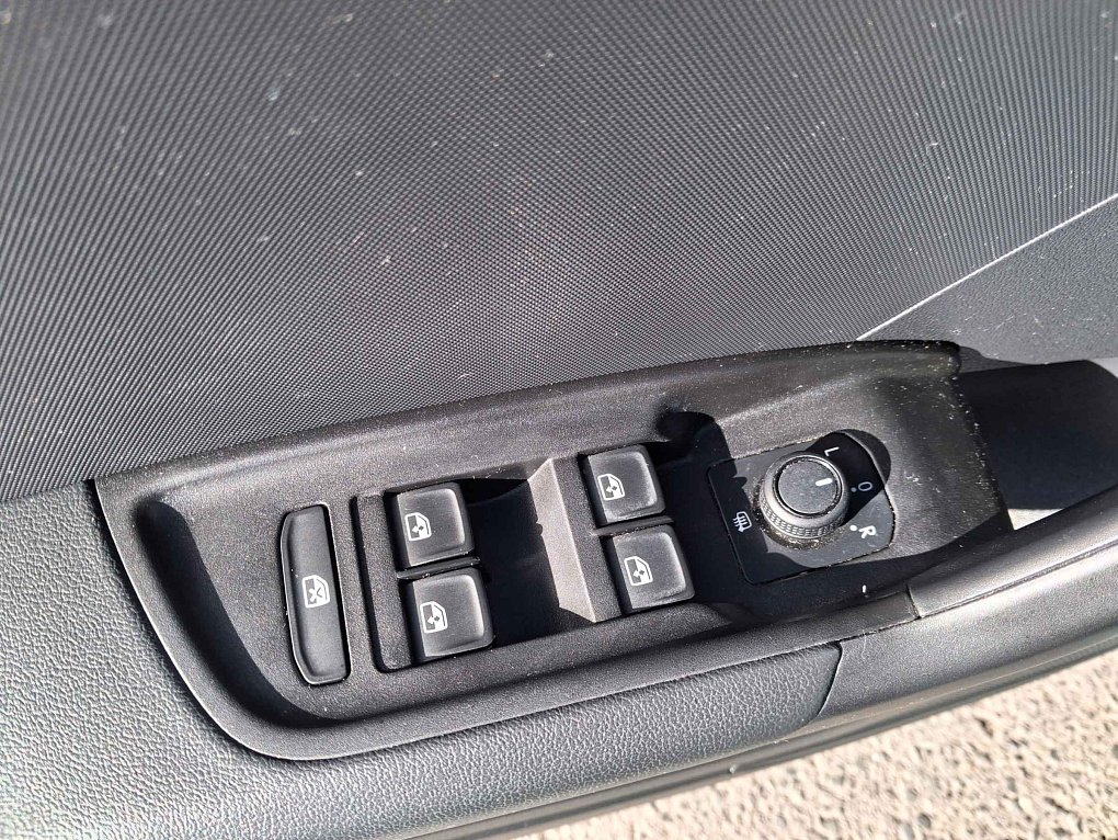 Audi A1 1.0 i 