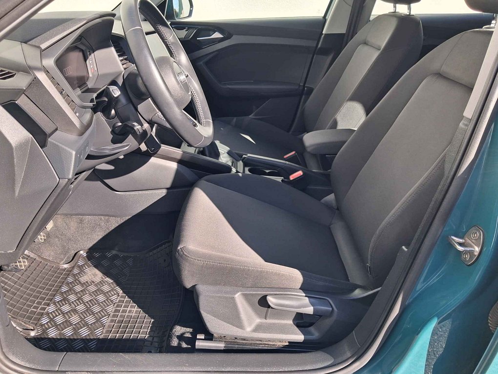 Audi A1 1.0 i 