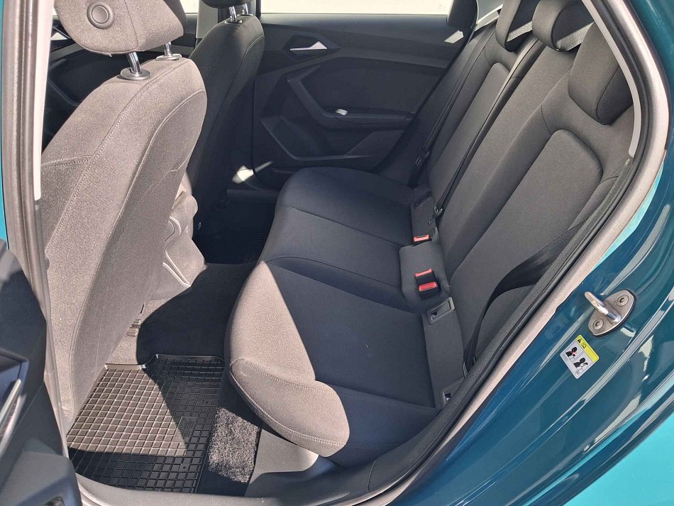 Audi A1 1.0 i 