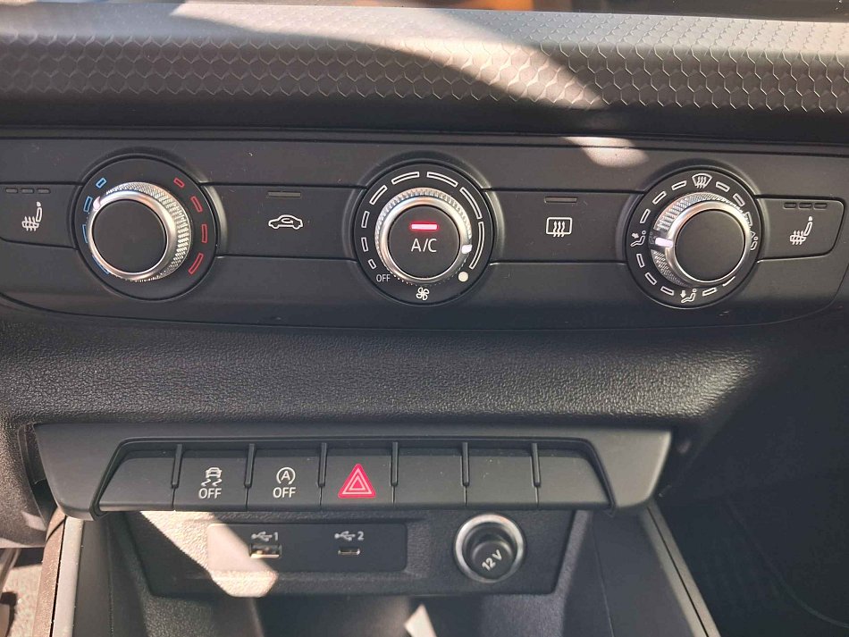 Audi A1 1.0 i 
