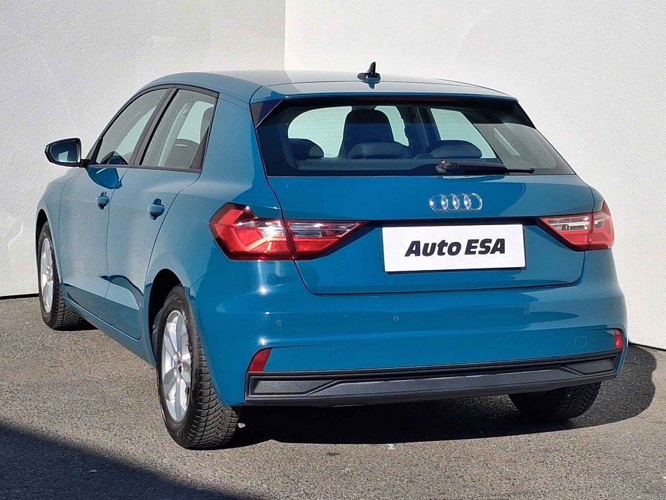 Audi A1 1.0 i 